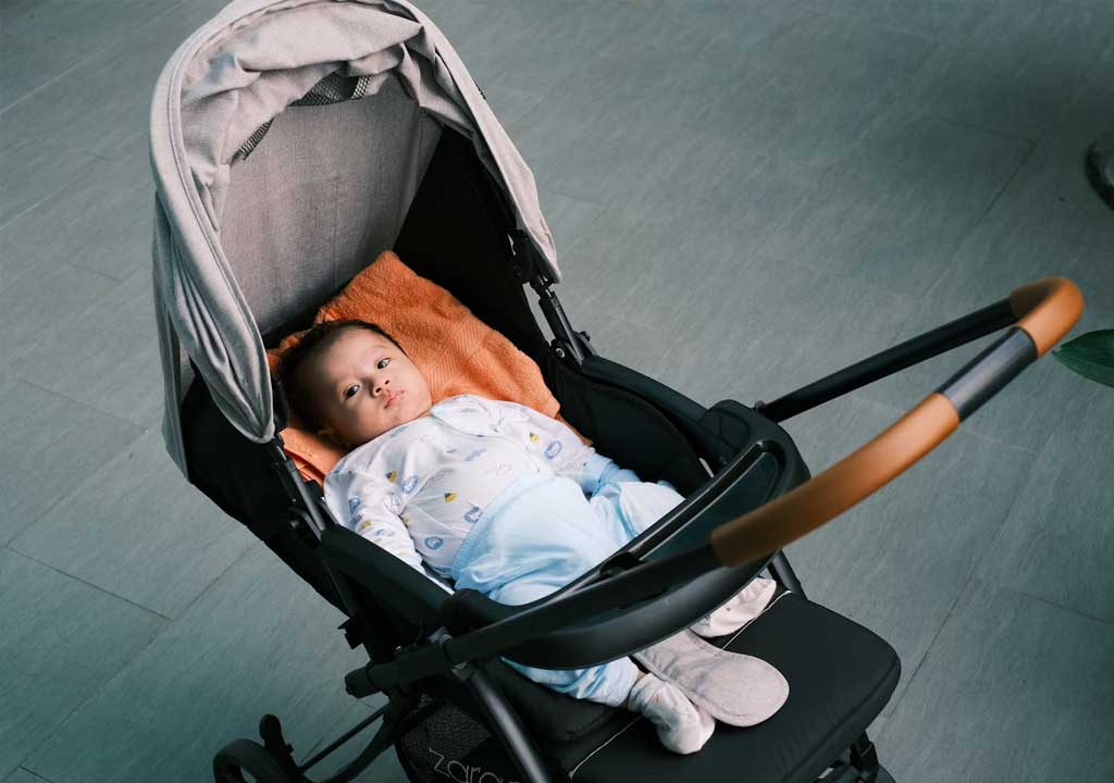 Spill-proof and mess-free: travel cups, plates, and bibs for babies